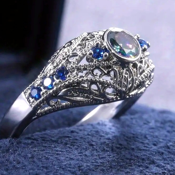 Jewelry - Very Pretty Filagre Ring